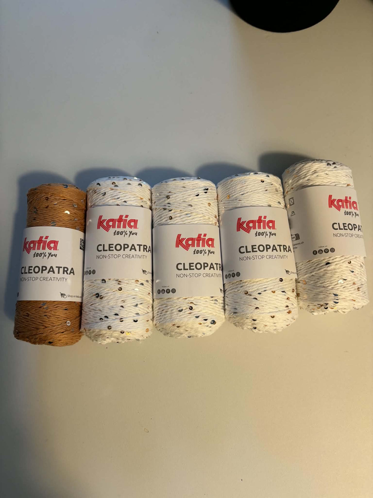 Queen of Diamonds - S/M - hvítur botnlitur og karamellit mynstur v/pappírsmynstri